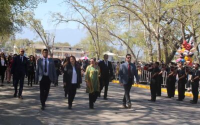 Nuestra Escuela como siempre desfilando en nuestra Fiestas Patrias